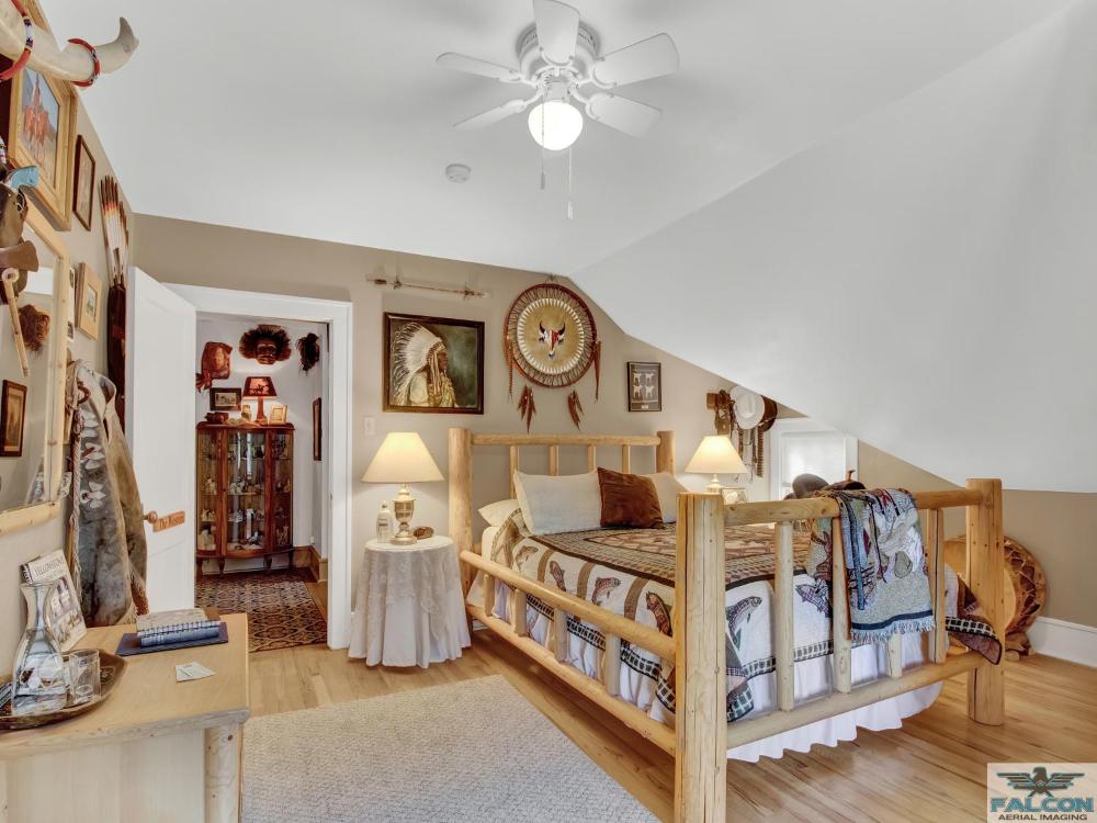 Queen Room interior
